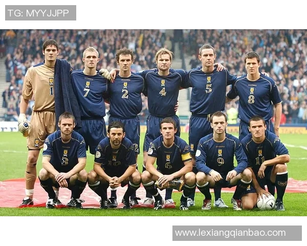 足球明星激情时刻握拳举手庆祝胜利的感人视频合集