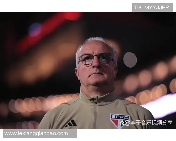 退役足球明星的生活现状与未来发展之路探讨 退役足球明星的生活现状与未来发展之路探讨